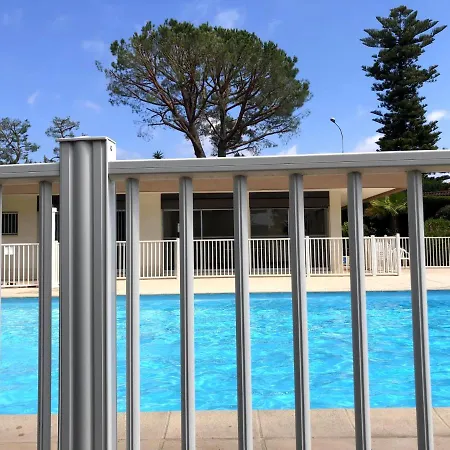 Апартаменты Oasis Mediterraneen Piscine & Parking Calme Absolu